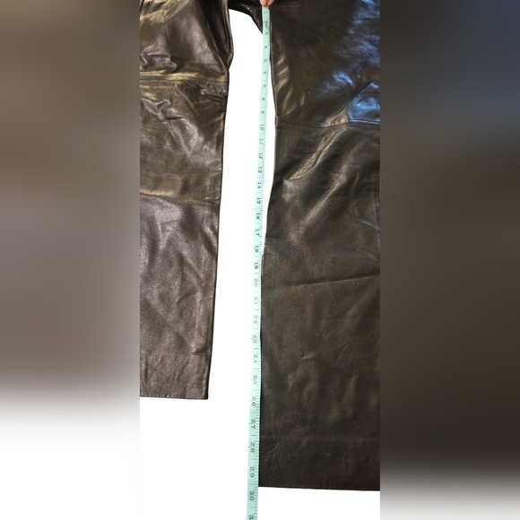 Vintage BCBGMAXAZRIA 100% leather pants size 2. Perfect condition - Picture 4 of 7